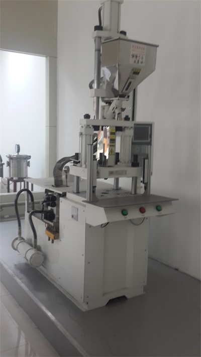 M&aacute;quina de moldeo por inyecci&oacute;n de cer&aacute;mica 